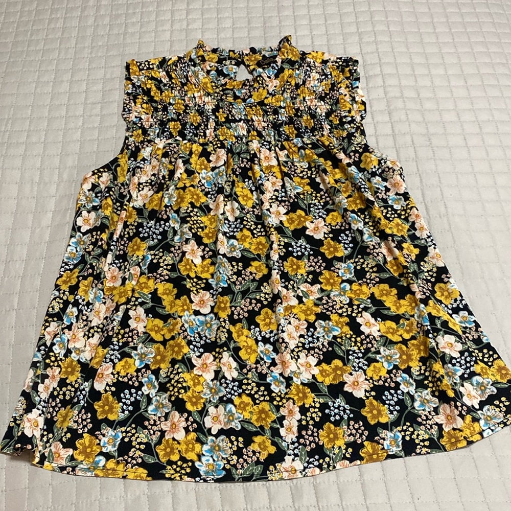 Women’s Casual Top Size: Medium Floral Sleeveless Black & Yellow